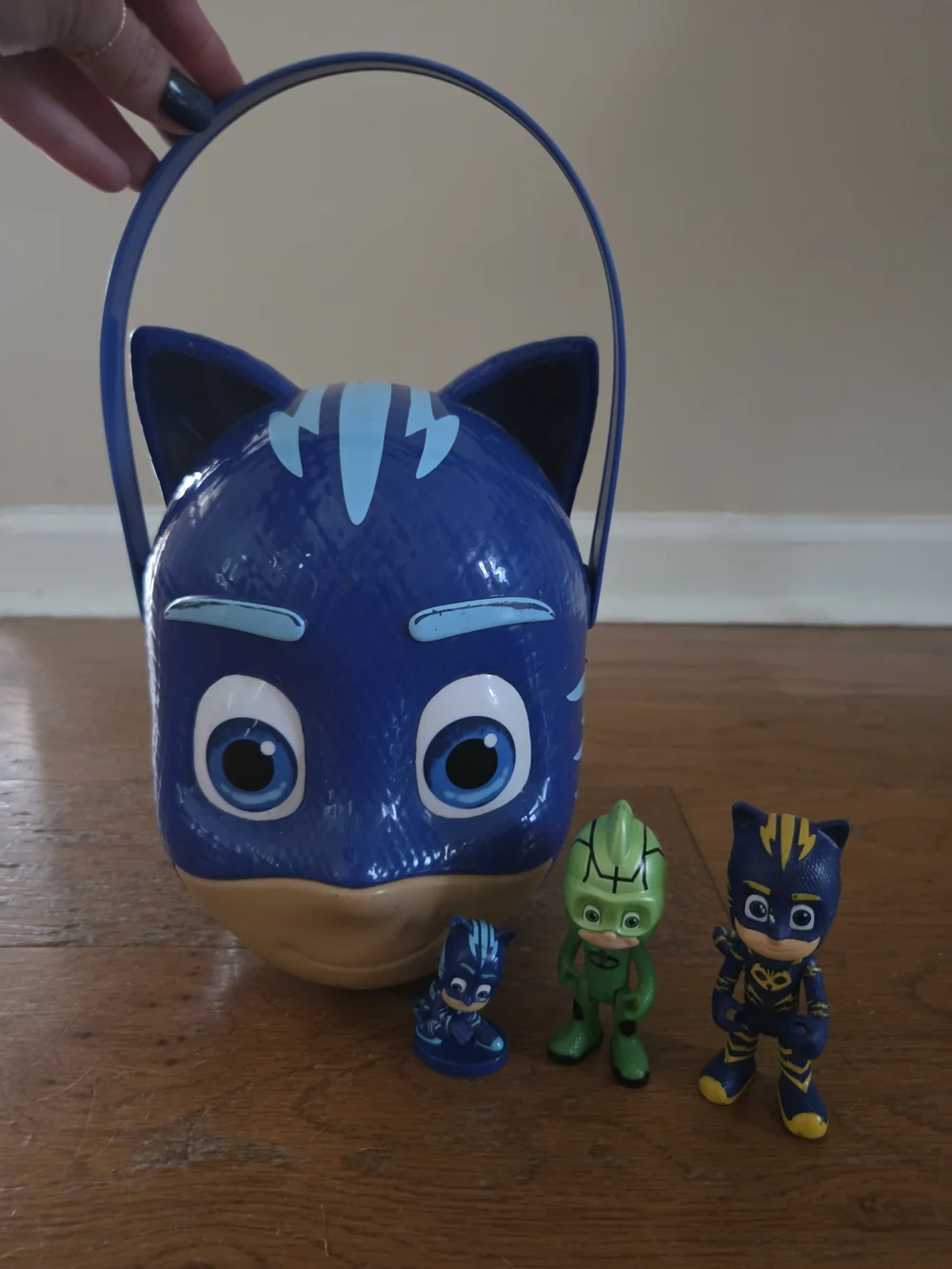 Catboy Carry Case Bucket and PJ Mask Toy Figures